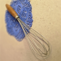 metal-piskeris-træhåndtag-retro-køkkenredskab